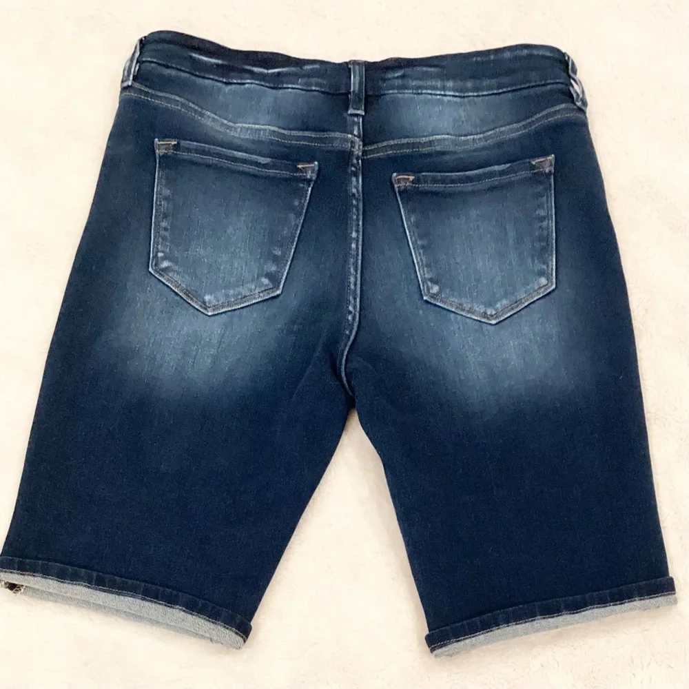 KanCan 28 (US 5/6) Mid Rise Denim Women’s Bermuda Jeans Shorts Stretch